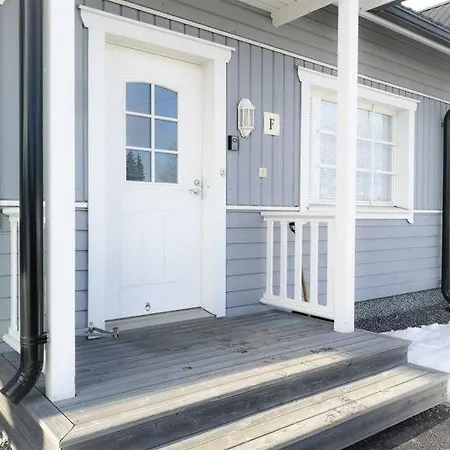 Sandy - Modern Row Aprt *