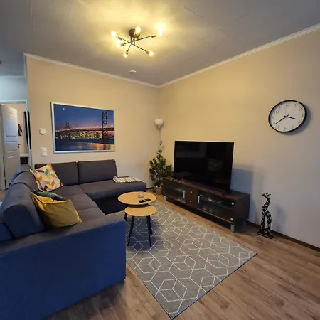 Sandy - Modern Row Aprt Narpio